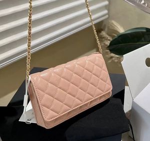 Torby na ramię luksusowe torby na ramię w torbie portfelowej Złotą klapkę sprzęgła podwójne litery crossbody metalowa łańcuch złoty dla kobiet mody