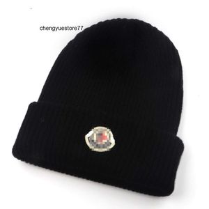 2024 남성 비니 겨울 모자 디자이너 구스 모자 예쁜 tmcler beanie for Women Cap Bonne Skull Caps 젊은 니트 패딩 된 따뜻한 콜드 패션 Cappello