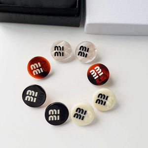 Top Charm Designer Brand 23 Spring/Summer Resin Black And White Round Earrings Miu Moulded Adhesive Letter Same Style Female KA51