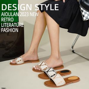 Modne suwaki Slipper Slajdes Paris Sandals Sandały Kapcia dla mężczyzn Kobiety gorący projektant unisex basen plaża klapki rozmiar 36-42