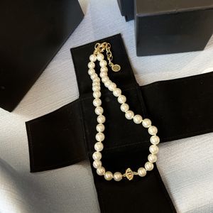 Nuove collane di perle di lusso per donna Collana di perle di diamanti Collana di design Collana di gioielli con catena regalo