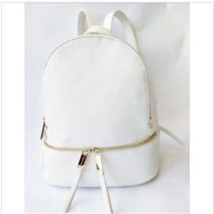 Famous Brand Backpacks Fashion Women Lady Lady Black Red Rucksack Bag Charms Backpack Style 6 Cores 13245297C