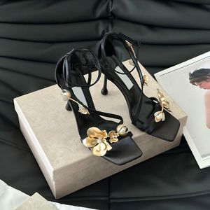 Nowe metalowe kwiaty satynowe sztylet pięta sandały pasek kostki orchidea sandały dekoracja kwiatów sandały luksusowe designerskie designerskie obcasy imprezowe buty rozmiar 35-40