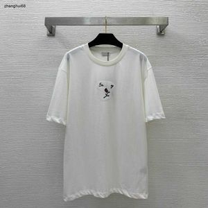 ブランド女性デザイナーコスチュームTシャツフラワーレターロゴ刺繍ゆるいカジュアルレディースラウンドカラーカラーアッパーガーメント1月24日