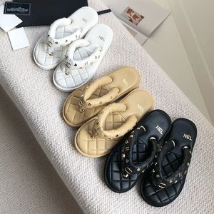 Projektantki Kobiety Diamond Lattice Beach Kaptety Flip Flip Flops Classic Camellia Emblem Ladies Sheepskin Płaskie sandały Sandały muła francuska marka moda nowa pantofel Scarpe