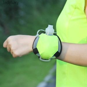 Water Bottles Cages Mini Running Wrist Water Bottle Kettle Holder Wrist Storage Bag Hydration Pack Soft Flask for Marathon Riding Fitness ClimbingL240124