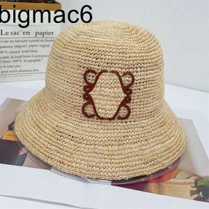 2024 NYA STACH SOMMER Fighting Hat Designer Raffia Hats för kvinnor och män strandhattar Straw Woven Hatts Transposition Loweeeyiwi Raffia Flat Hats