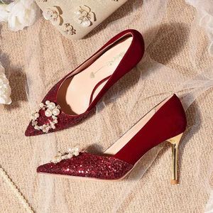 Elbise ayakkabıları gelin ayakkabıları düğün ayakkabıları kadın 2023 yeni Çinli kırmızı gösteri elbise gelinlik iki giyin