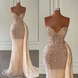 Full Bodice Prom Dress Strapless Neckline Beads Flowers Appliques Mermaid Evening Gowns Special Occasion Dresses