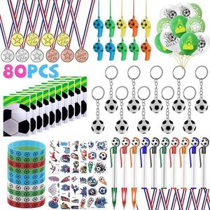 Colecionável 2022 Conjunto de torcida de futebol com pulseira adesivo apito chaveiro para criança pinata festa favores sjb drop delivery esportes outdo dhizj