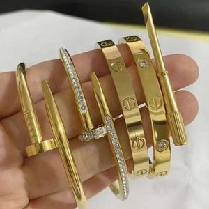 Varumärkesdesigner Armband Högkvalitativ icke -plågande modetillbehör smycken 2024 Rostfritt stål Varumärkesmycken Armband Kvinnor