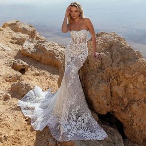 Oszałamiający Bryket 2024 Seksowne syreny ślubne koronkowe aplikacje luksusowe kwiaty 3D frezowanie kryształowo -beztłuszczowe sukienki panny młodej boho boho