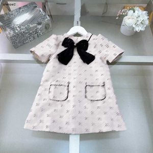 豪華な子供ドレスブラックボウタイガールスカートサイズ100-150半袖デニムベビー服フルプリントレターロゴチャイルドフロックヤン20