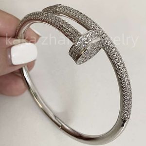 Fabrikspris 316L Rostfritt stål Designer Lyxvarumärke Kärlek Skruv Bangle Tarnish Free Waterproof Iced Out Nail Armband