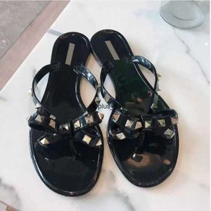 2024 Mode Frau Hausschuhe Nieten Gelee Sandalen Designer Rutschen Bowtie für Mädchen Flip-Flops Buchstaben Gedruckt Marke Slipper 35-41