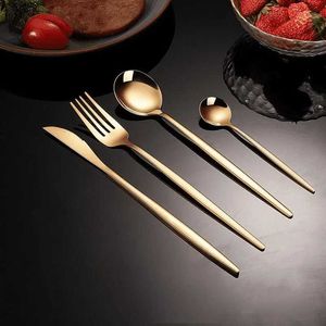 Camp Kitchen 24pcs Gold Middag Set Stainless Steel Steak Knife Fork Coffee Spoon Teskoon Flatvaru Diskmaskin Safe Kitchen Tablewar YQ240123