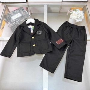 Klassische Trainingsanzüge für Babys, bunt bedrucktes Futter, formelles Kleid für Kinder, Größe 100–150, Anzugjacke und Hose mit gesticktem Logo, 20. Januar