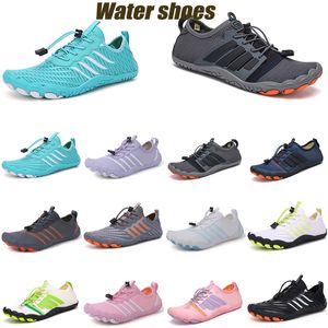 Sandaler unisex aqua skor mäns snabbtorka surfskor utomhus andningsbara nät kvinnors vattenskor strandsneakers 35-47 euro