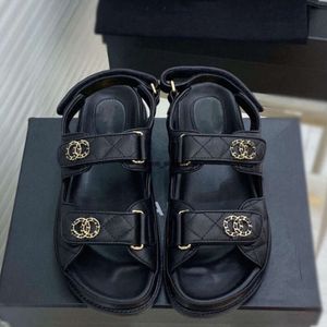 Kvinnor Sandale kalvskinn pappa sandaler quiltade designer Sandles skor plattform lägenheter låg klack kil diamant spänne sandal slip på ankel rem vipp flip flop