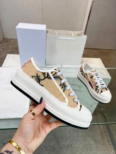 Embroidered women's ace casual shoes, French luxury sports shoes, essential shoes for outdoor mountaineering and shopping,