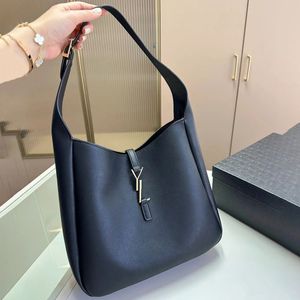 Luxurys handväska le 37 hobo le 5 en 7 axelväska solferino svart designer väskor kvinnor läder handväska tote hink väska man bagage tofu armhåla crossbody modekoppling väska