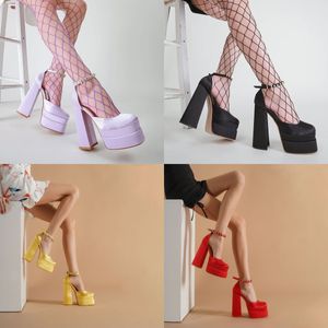 Elbise ayakkabılar asma kilit sivri çıplak sandal sivri ayak parmağı şekil ayakkabı kadın tasarımcı toka ayak bileği kayış topuklu yüksek topuklu sandallar 35-42