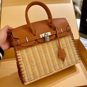 Tote Straw Bag El dokumalı omuz Kadın Çanta Gümüş Donanım Aksesuarları Kilitleme Trim Cowhide Deri Tapı Dokuma Debriyaj Hol278Z