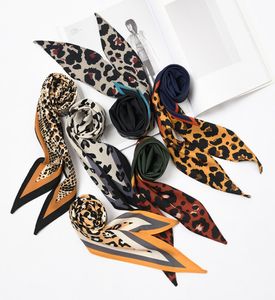 Yeni Moda Zarif Kadınlar İpek Eşarp Pırlanta Şeklinde Leopar Baskı Dekoratif Küçük Eşarf Retro Saç Tie Band Scarf 17 Renkler M1111363332