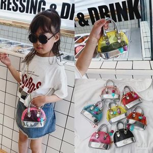 Nyaste barnhandväskor Korean Fashion Baby Girls Mini Purses Purses Crossbody Sweet Jelly Transparenta axelväskor Snacks Coin Bag5397057