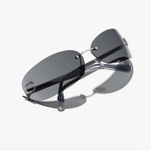 Luxusdesignerin Sonnenbrille für Frauen Retro -Farbwechsel dekorative Spiegel modische rahmenlose Kristallbrille mit Schutzhülle A71560