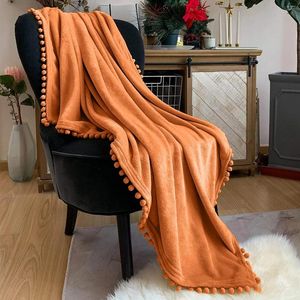 Coperte Coperta in flanella Morbida coperta con frange a pompon Leggera per divano letto (60