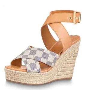 Designerplattform Straw Shoes Womens Wedge Sandals Open Toe Shoes Fashion Sandal Straw Bottom Pumpar Lady With Box 378