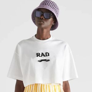 Tasarımcı Bayan İşlemeli Mektup T-Shirt Sping Yaz Kısa Kollu Gevşek Sequin Mahsul Üst T-Shirt