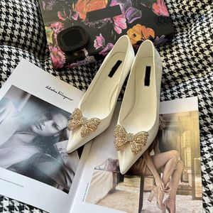 Классические дизайнерские сандалии, женские свадебные модельные туфли, летние модные шлепанцы на толстом каблуке с острым носком, кожаные шлепанцы на платформе, профессиональная