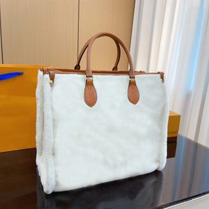 P275 Lamb Tote bags Top Designer Luxury Women's Bag Autumn/Winter One Shoulder Handheld Crossbody Bag Meets Daily Shopping Fashion and Versatility