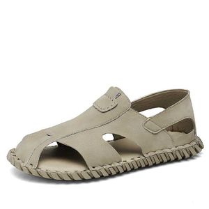 Sandalen Herren Handgefertigte Sandalen Runde Zehen Lässige Leichte Outdoor Bequeme Trendige All-Match-Schuhe Atmungsaktive Flache Sandalen Sommer MainL2401