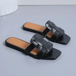Тапочки 2024, однотонные летние женские туфли с квадратным носком, римские модные дизайнерские туфли на плоской подошве, удобные пляжные тапочки