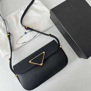 Liten fyrkantig tofu väska kuvertpåse läder klaff axel crossbody påsar för kvinna läder handväska underarmsäck kvinnor designer väska triangel skylt korsbodi väska