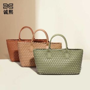 Neue Damenhandtasche mit Sinn für Luxus, großes Fassungsvermögen, vielseitige Mutter-Sohn-Tasche, vielseitige Pendlertasche, einfache und handgefertigte gewebte Tasche