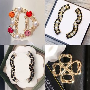 Women Brouches Designer Brand Letter Heart Triangle Gold Plated Diamond Rhinestone Pearl Jewelry Brooch Pin Marwing Gift Fashion Accessorie