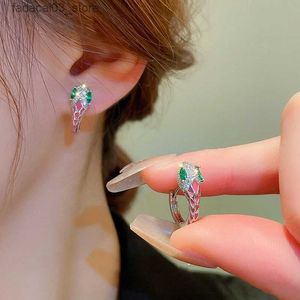 Stud Ny Pink Snake Shape Zircon Silver Color Earrings Womens Fashion Trend Simple Personality Hip Hop Cool Girl Party Jewelry Gift Q240125