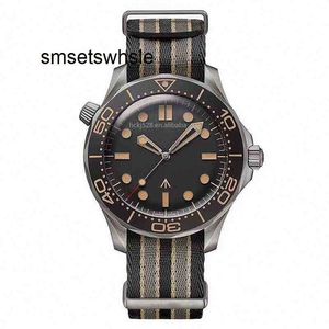 Luxury Watch Clean Factory Designer Luxury Designer Automatisk mekanisk rörelse Rostfritt stål Canvas Tid Män tittar på Skyfall