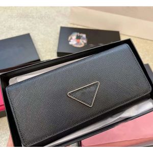 Designer 2024 10a Wheate Wallet Men Synglish Men Piayly Zipper Triangle Wallets Prests حامل البطاقة ملاحظات المال.