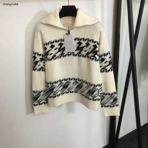 Marka Kadın Tasarımcı Moda Sweater Logo Jacquard Kavuz Uzun Kollu Örgü Yüksek Kaliteli Üst giysi 25 Ocak