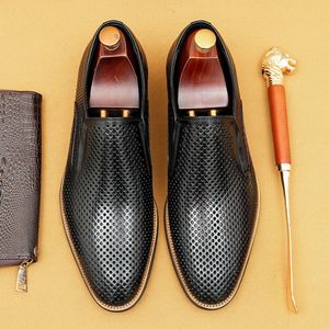 MENS SUMMER BREATHABLE KLÄNNING AV GREKT LÄDER 2023 DESIGNER HOLLOW British Style Black Wedding Shoes Loafers Man