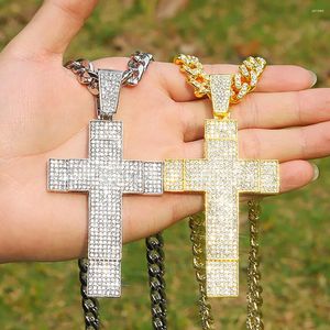 Pendant Necklaces Iced Out Cross Shape Exquisite Necklace With Smooth Rope Chain Fashion Hip Hop Style Jewelry For Men Women