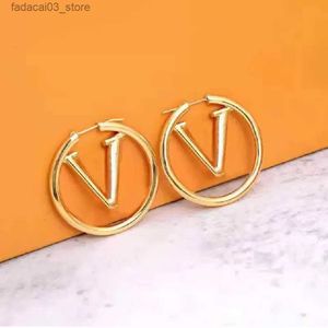 Stud Womens Hoops Earrings for Women Stud Fashion Big Circle Simple Earring Jewelry Luxurys Designer Earings Letter Earring Q240125