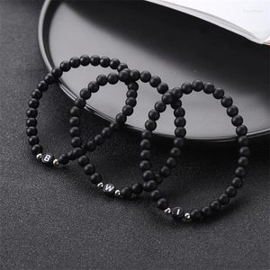 Charm-Armbänder, trendiges 6 mm schwarzes mattiertes Stein-Perlenarmband, 26 Initialen, Buchstaben, Charms mit elastischem Seil für Paar-Geschenke