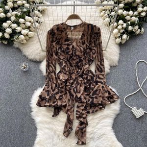 Magliette da donna Camicia con motivo leopardato da ragazza piccante puro Maniche svasate autunnali con design a bordo arricciato Sentiti piccolo e unico Top Fashion