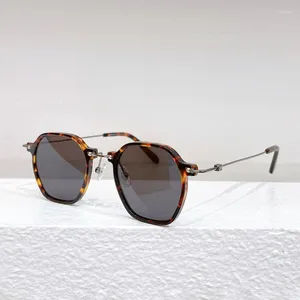 Solglasögon Street Fashion Square Men Retro Tortoise Sun Glasses Winter 2024 Ins Style Alloy Solar for Man